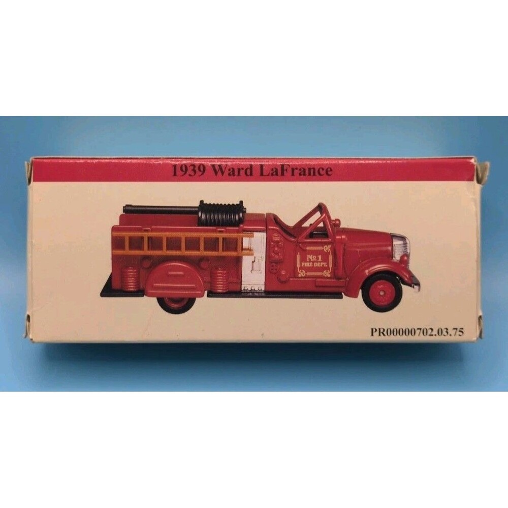 Ahrens-Fox 1954 Fire Truck 1:64 Diecast Fire Collection Red Limited Edition - Picture 3 of 4